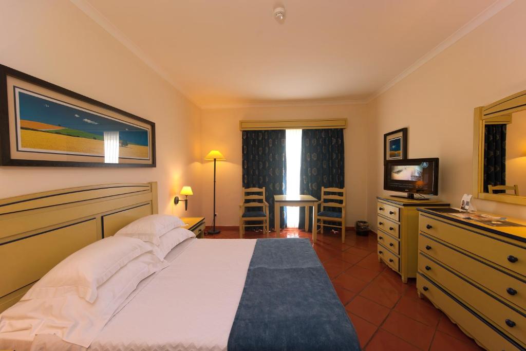 Twin Room with Extra Bed (2 Adults + 1 Child)