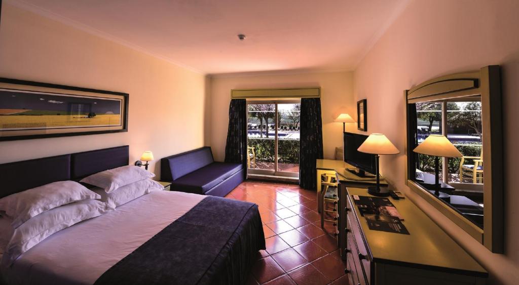 Family Room with Pool View (2 Adults + 2 Children)