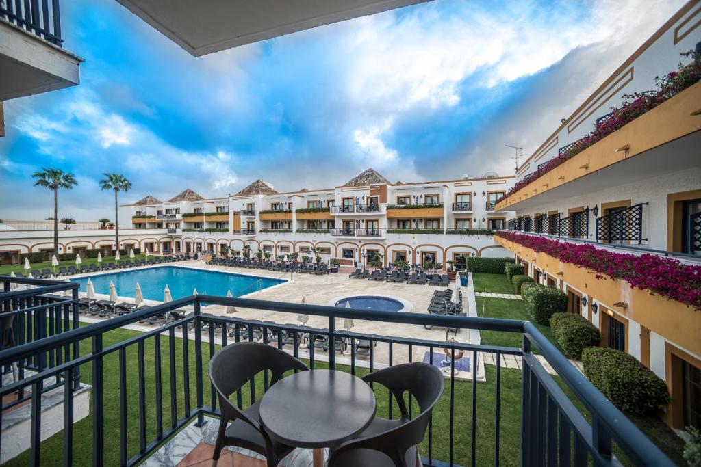 Twin Room with Pool View