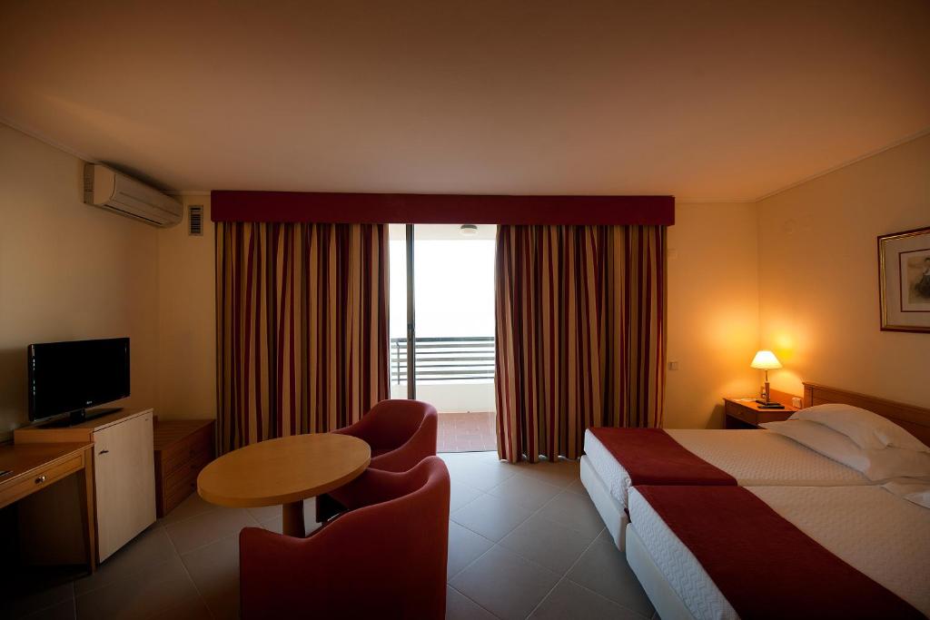 Standard Twin Room with Sea View
