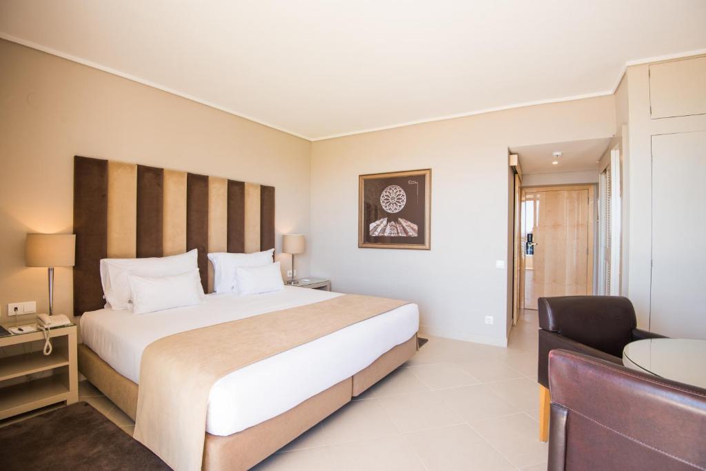 Superior Twin Room with Sea View and Extra Bed (1 Child up to 12 years old)