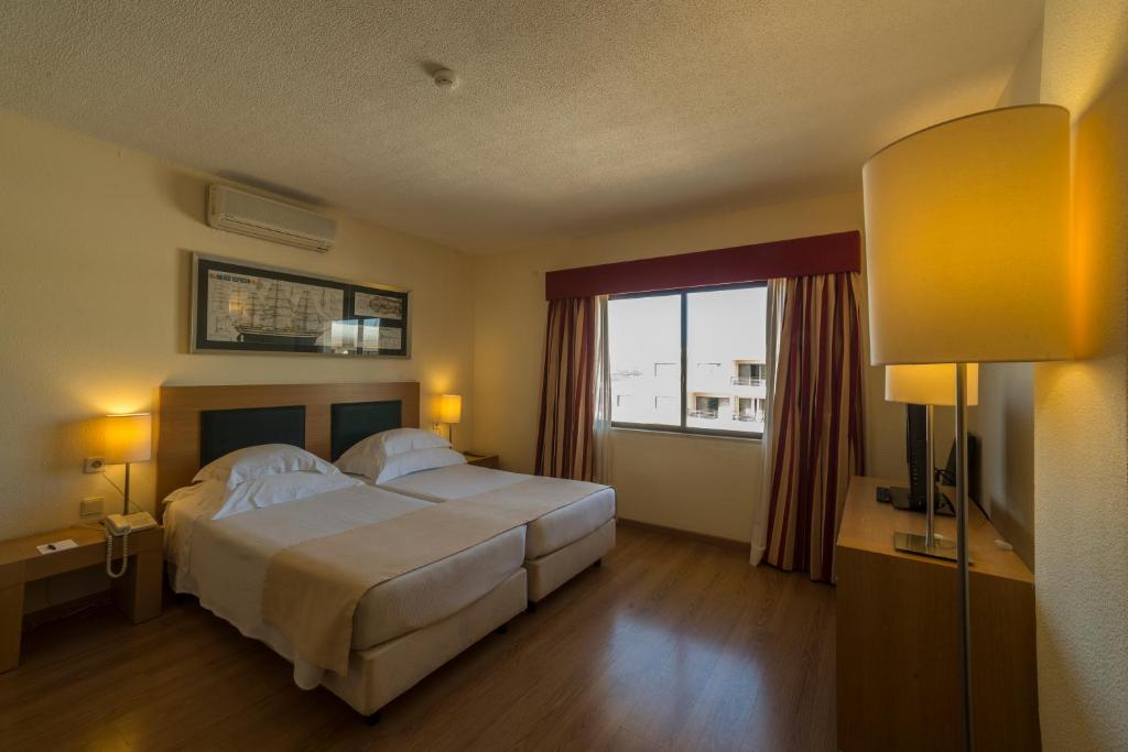 Twin Room with Side Sea View and Extra Bed (3 Adults)