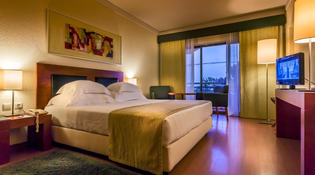 Twin Room with Pool View and Extra Bed (2 Adults + 1 Child)