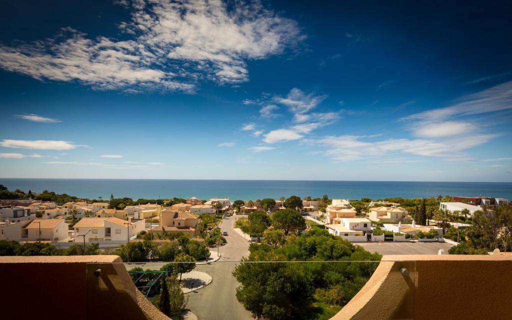 Twin Room with Sea View and Extra Bed (3 Adults)
