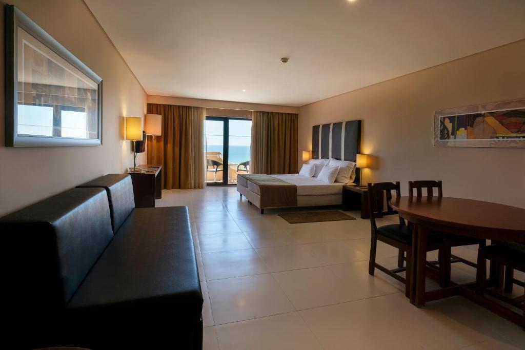 Twin Room with Extra Bed and Sea View (2 Adults + 1 Child)