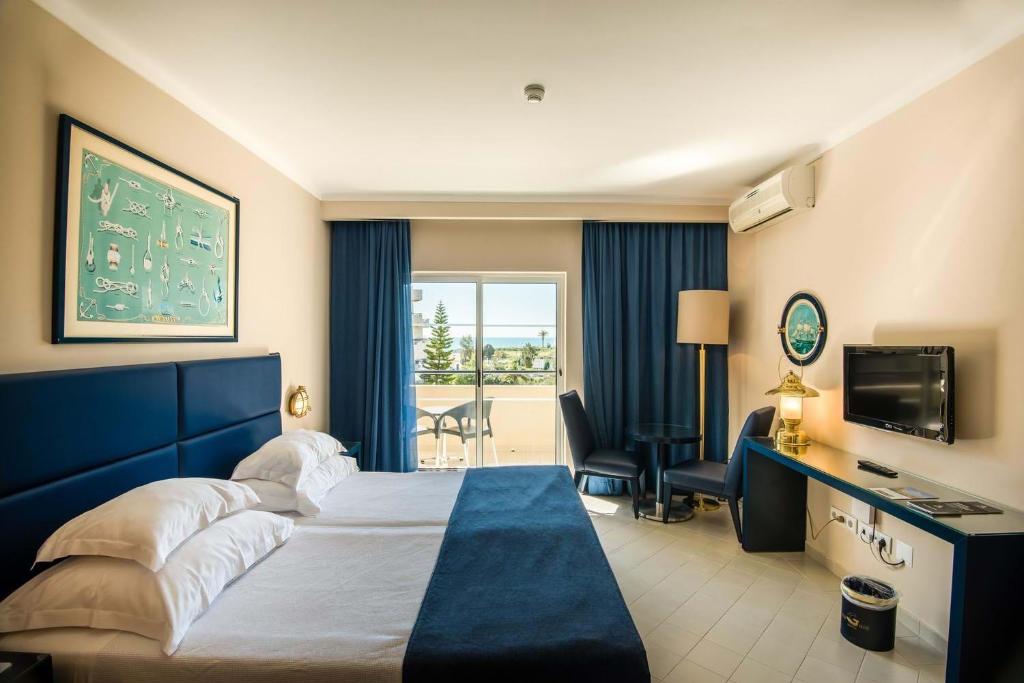 Twin Room with Pool View