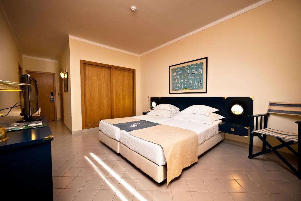 Twin Room (3 Adults)