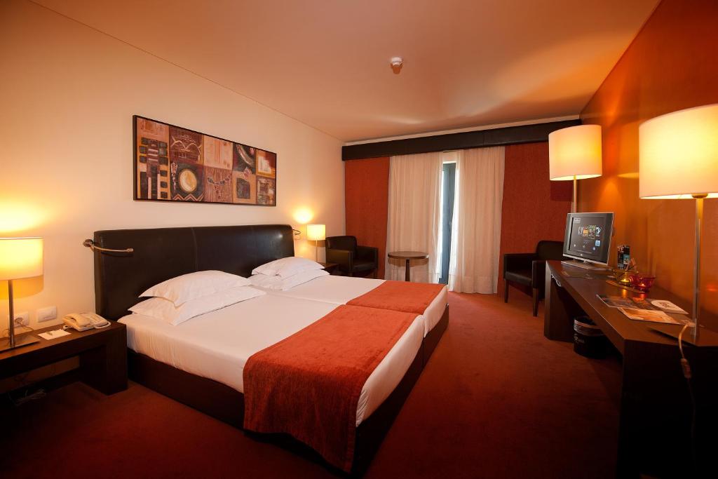 Twin Room with Extra Bed (2 Adults + 1 Child)