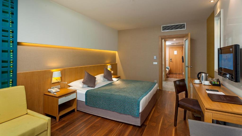 Standard Side Sea View Room