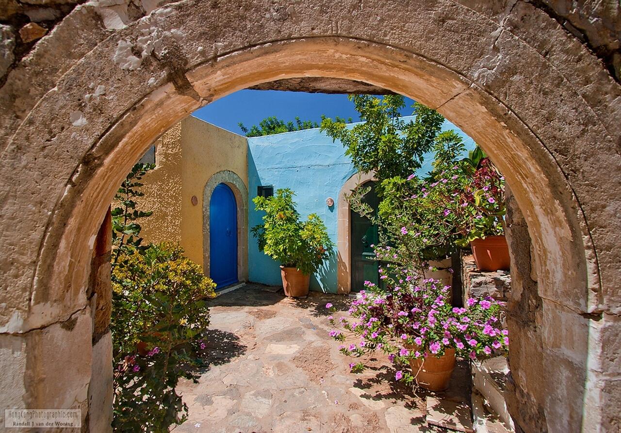 Arolithos Traditional Village Hotel