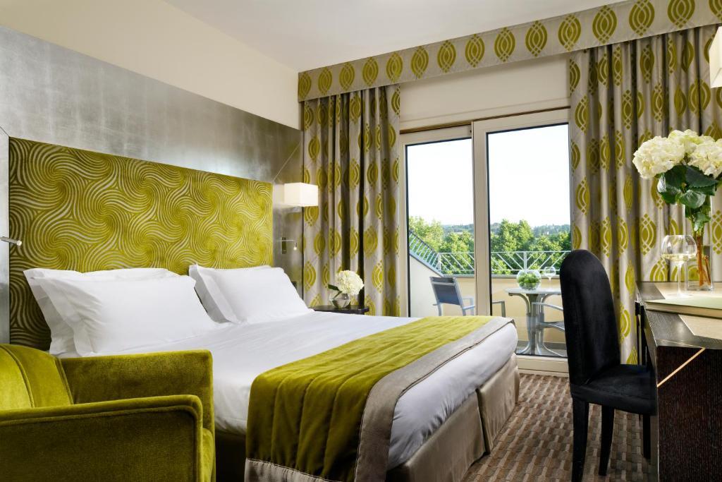 Deluxe Double Room with Balcony and View