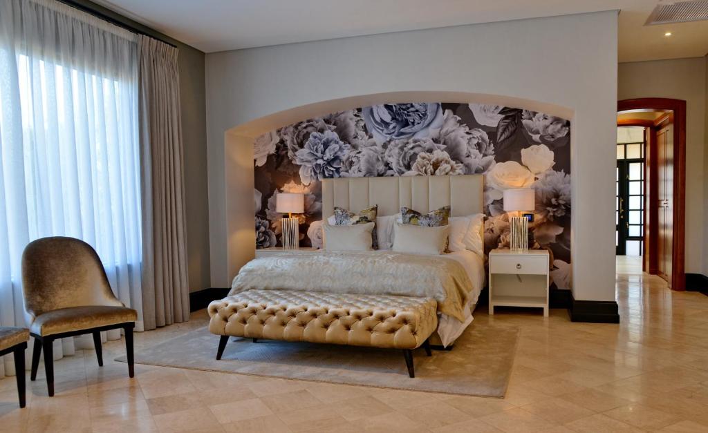 Honeymoon Suite