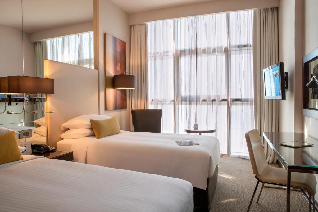 Centro Room Twin Beds