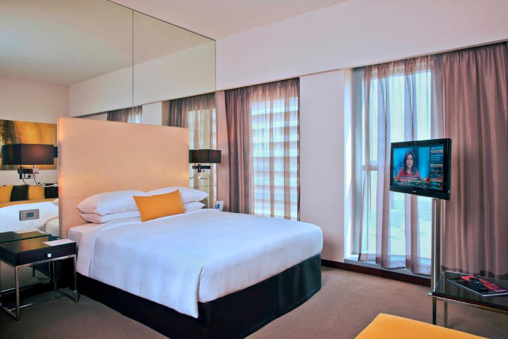 Studio with Kitchenette Queen Bed