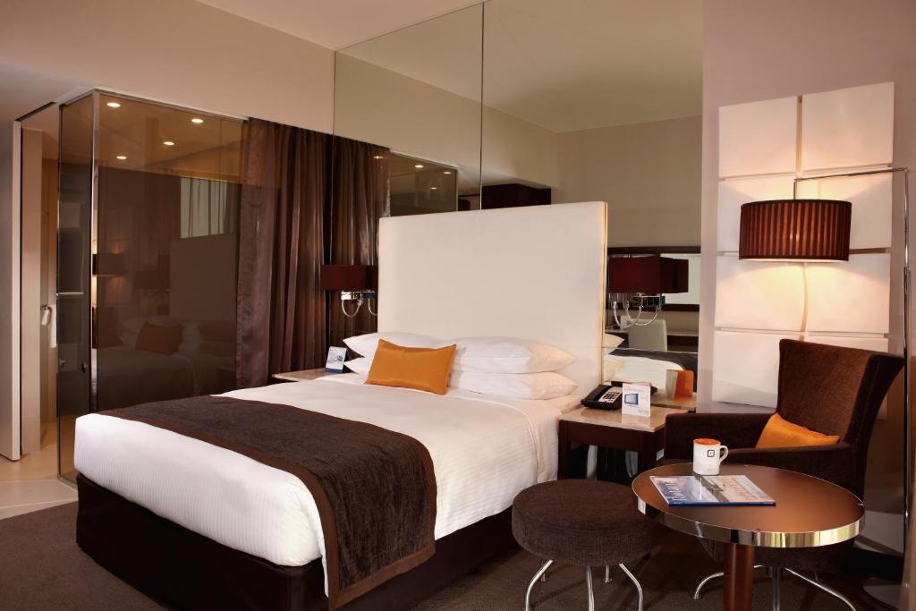High Floor Centro Room Queen Bed
