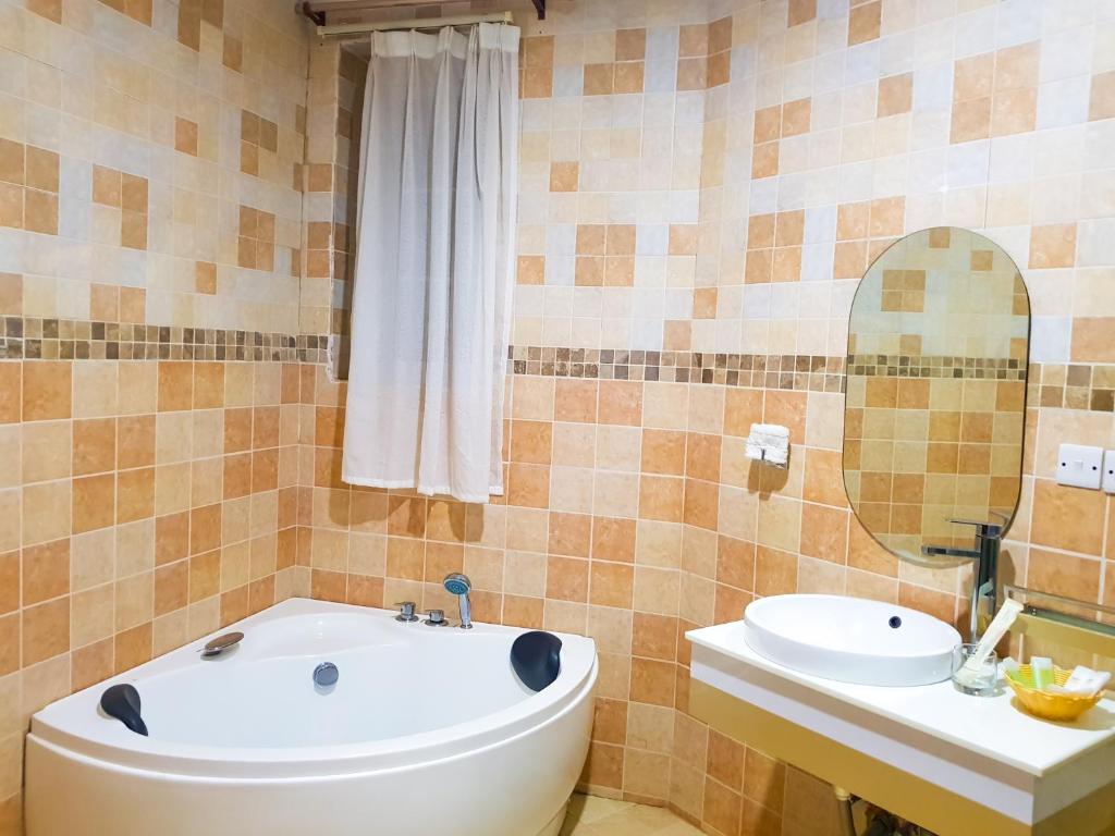Executive Suite - 1