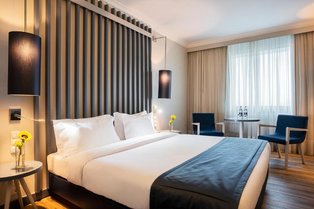 Comfort Queen Room