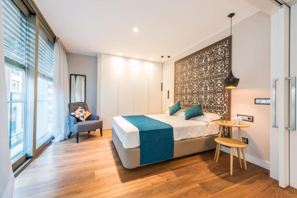 EXECUTIVE 1 BEDROOM APARTMENT