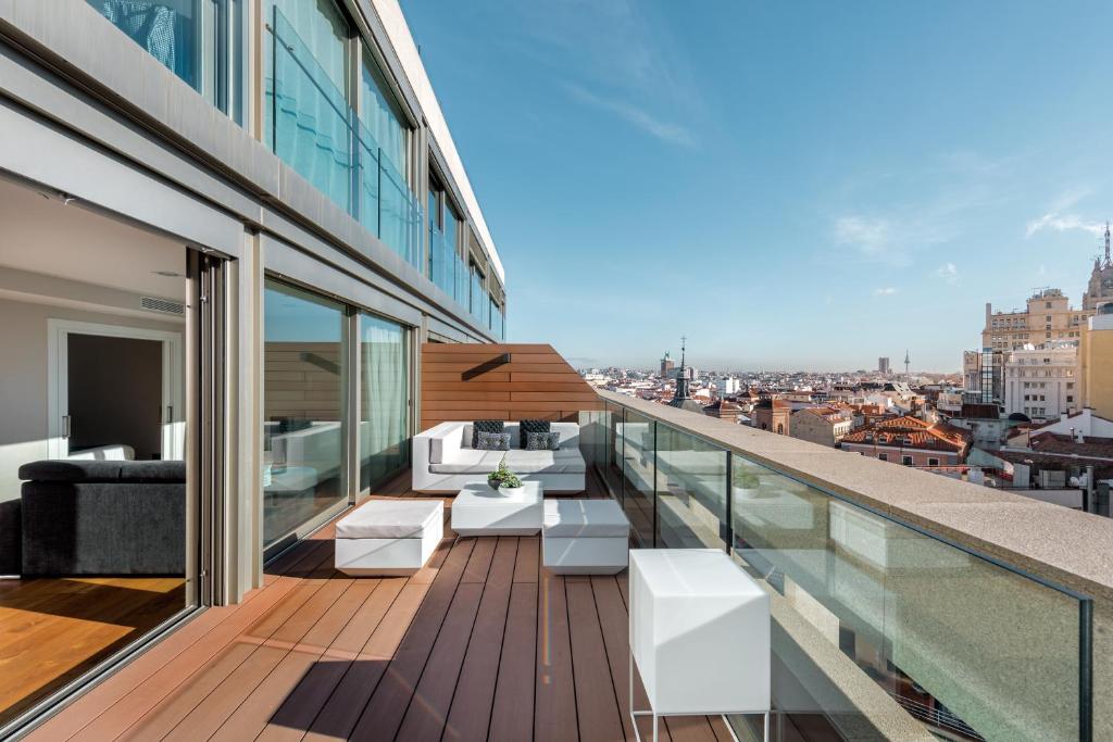 City-View 1 Bedroom Apartment with terrace
