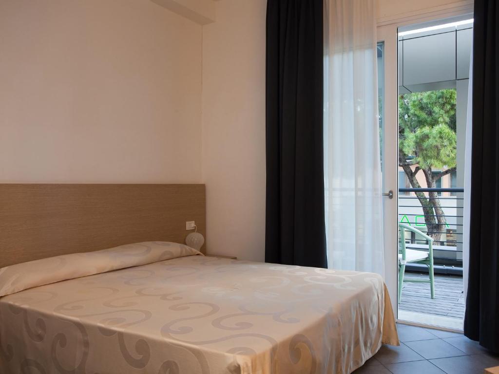 Double or Twin Room with Balcony, Beach Access and Parking