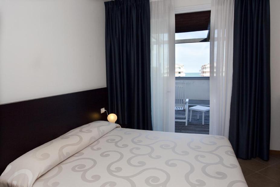 Double Room with Terrace, Beach Access and Parking