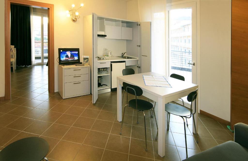 One-Bedroom Apartment with Terrace, Beach Access and Parking