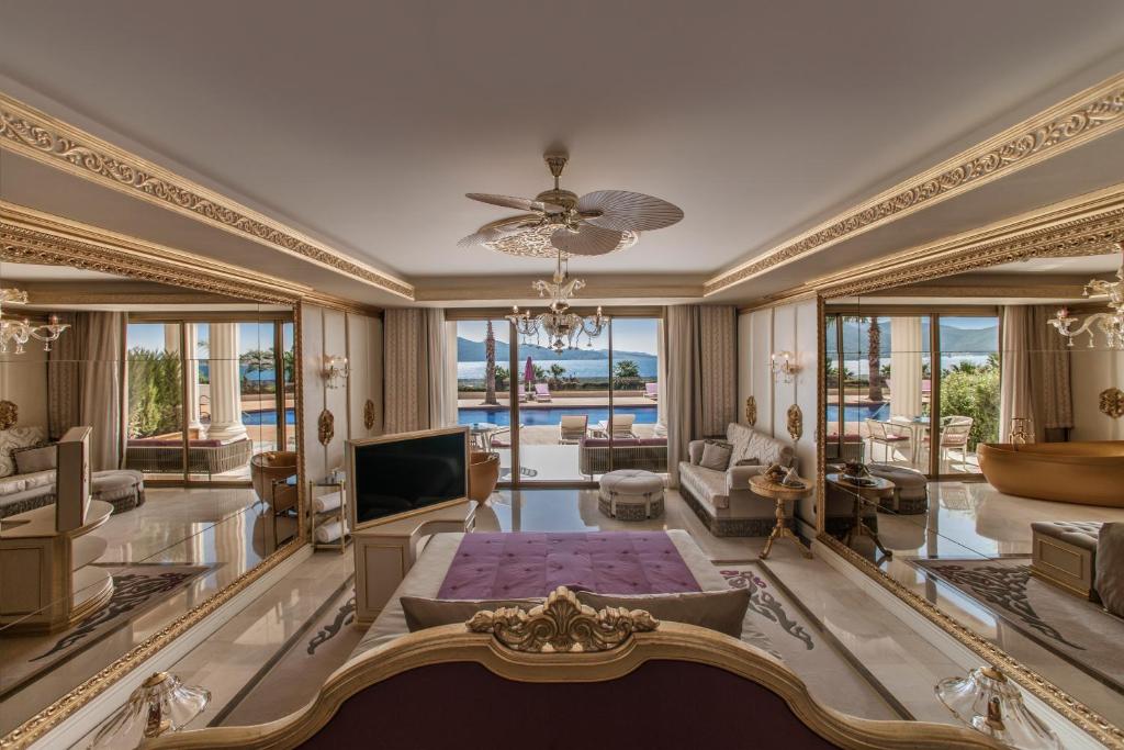 Deluxe Room Swim Up