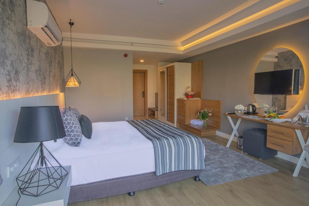 Double Room with Pool View