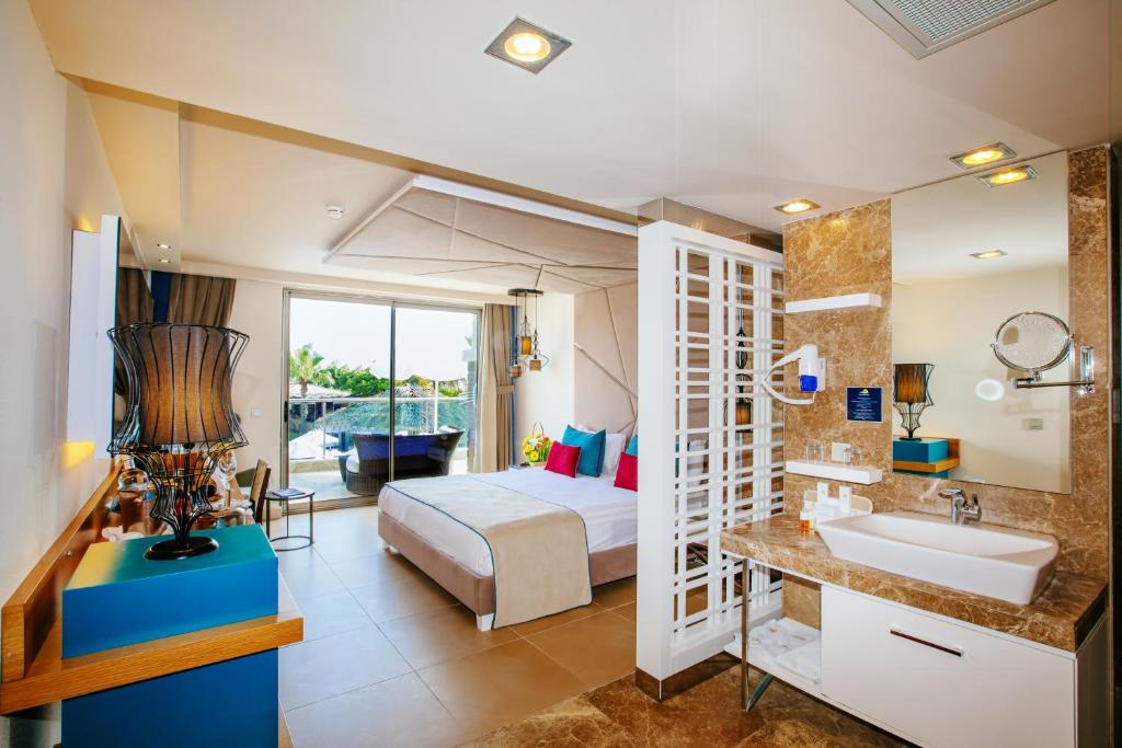 Lake House Room