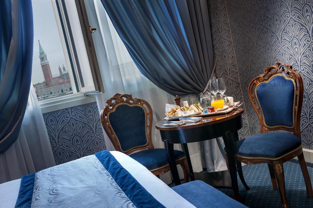 Deluxe Double or Twin Room with Lagoon View