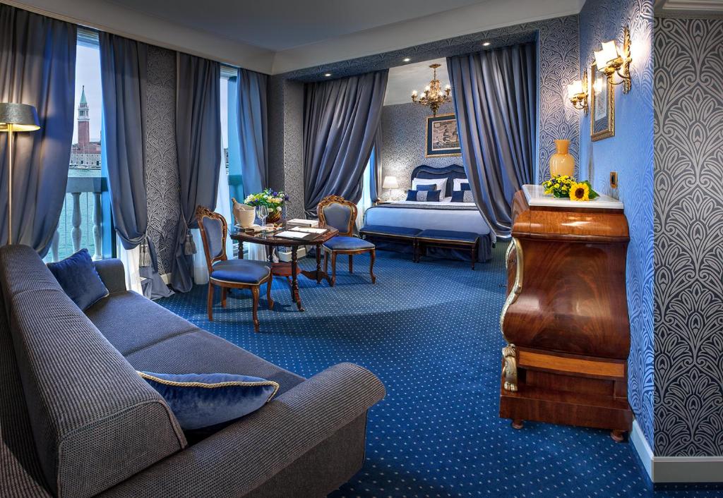 Junior Suite with Lagoon View (2 Adults)