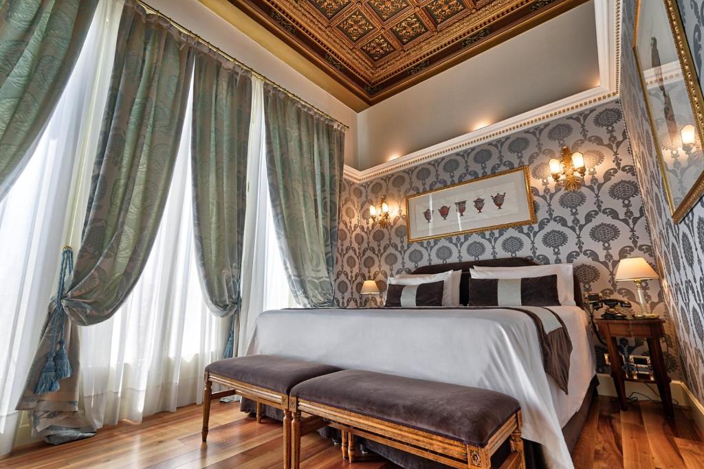 Deluxe Double or Twin Room with Lagoon View and Balcony