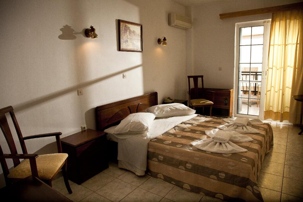 Double or Twin Room with Partial Sea View