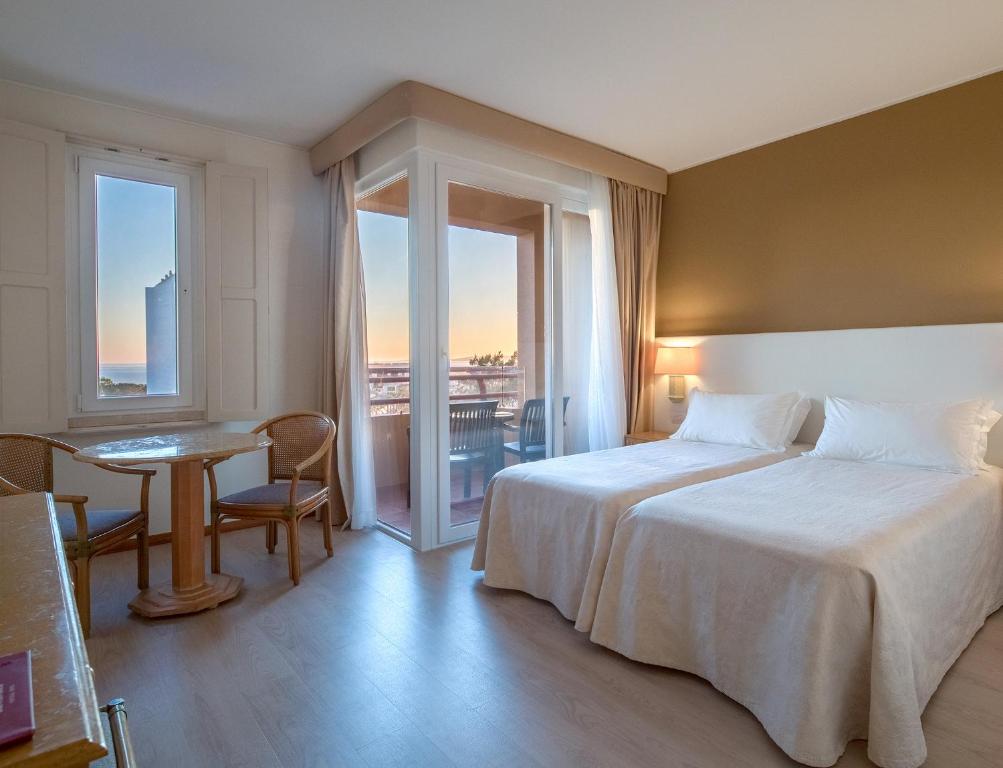 Classic Double or Twin Room with Sea View