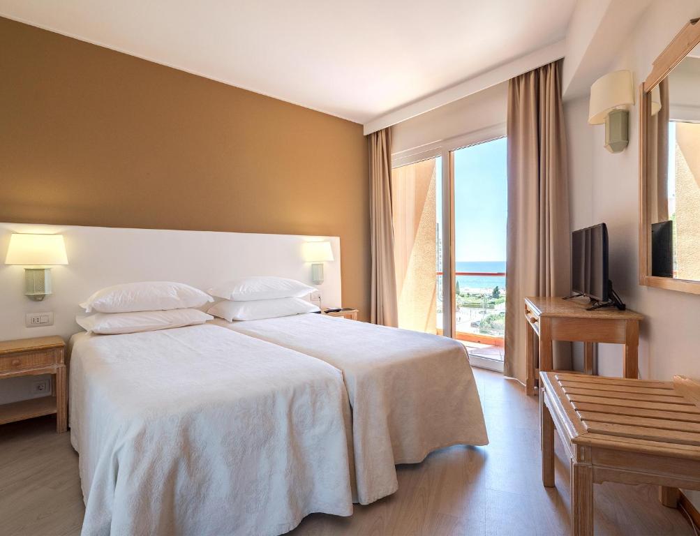 Suite with Terrace (2 Adults + 1 Child)
