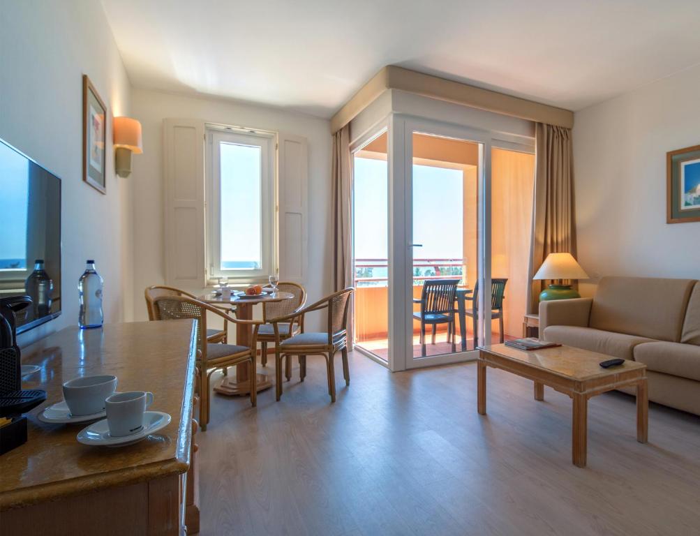 Two-Bedroom Family Suite with Terrace (4 Adults + 1 Child)