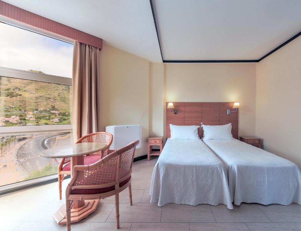 Triple Room with Bay View