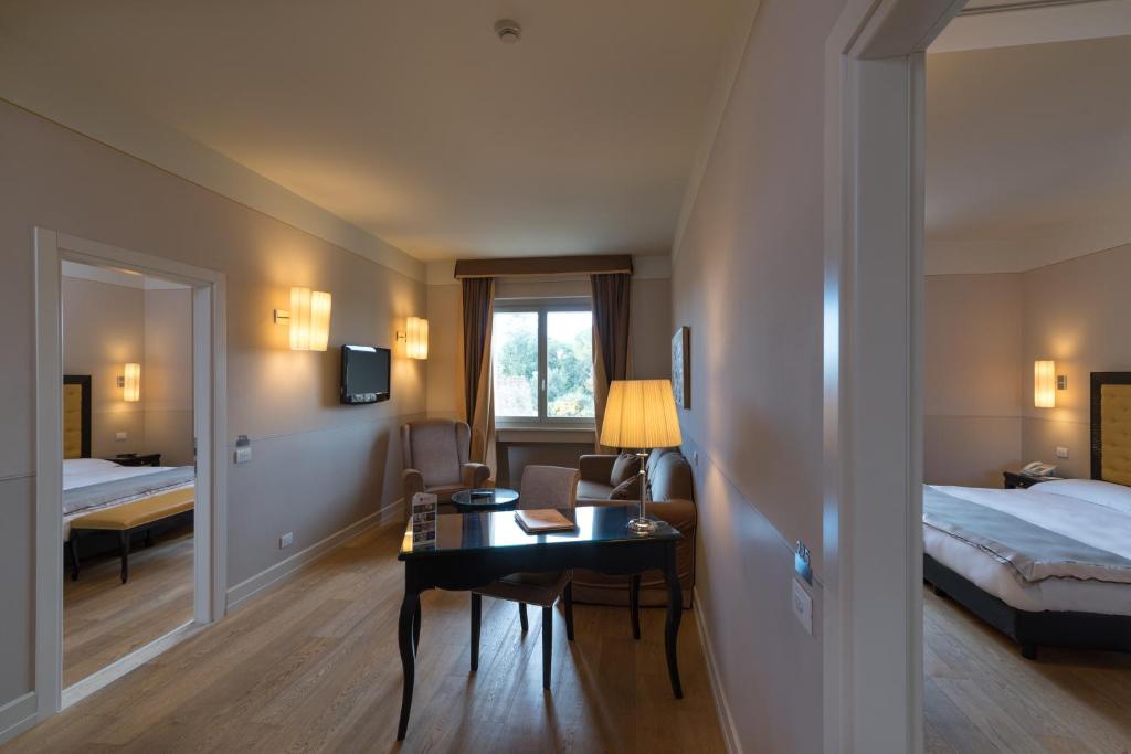 Family Suite (4 Adults + 2 Children)