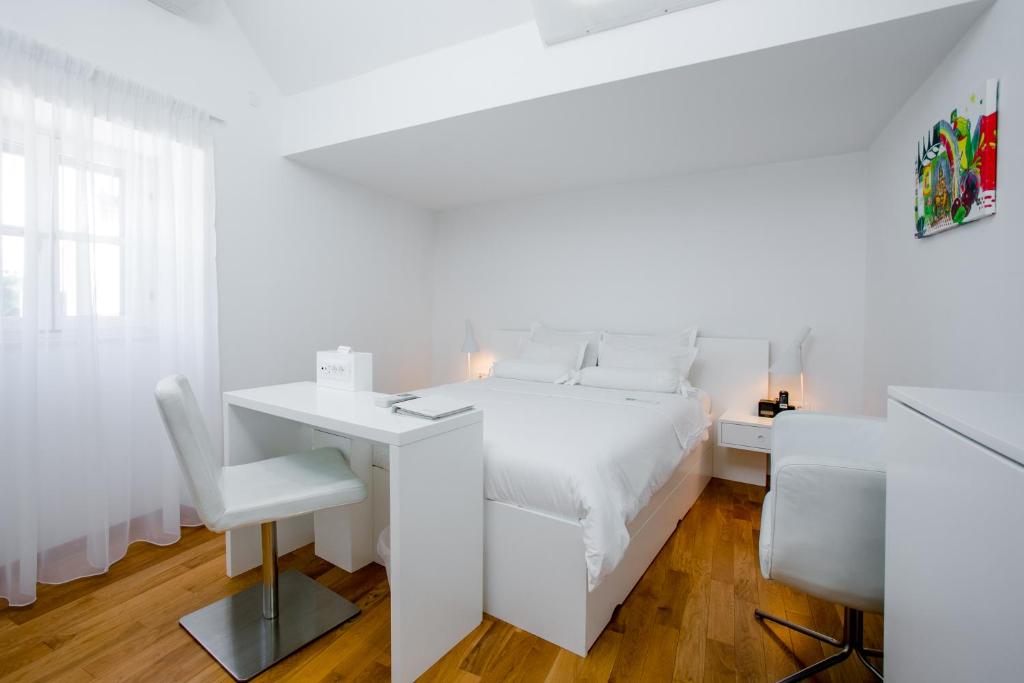 Small and cozy double room