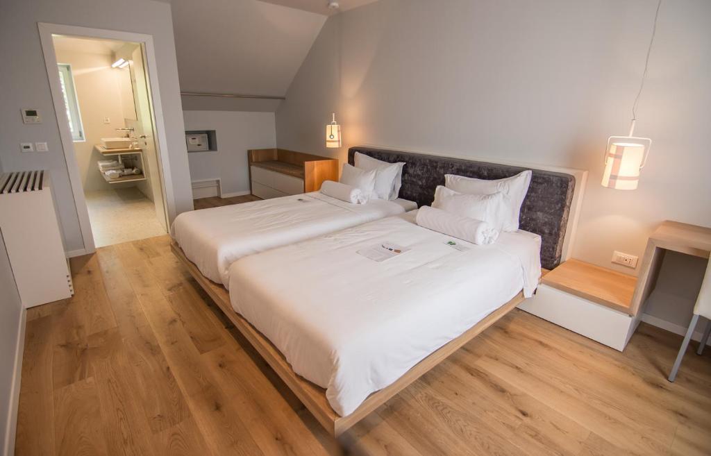 Deluxe double/twin room with balcony