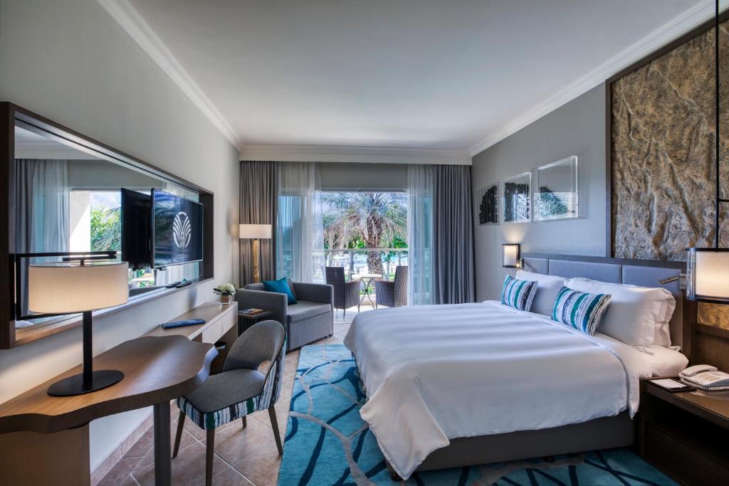 Family Connecting Rooms - King and Twin Beds