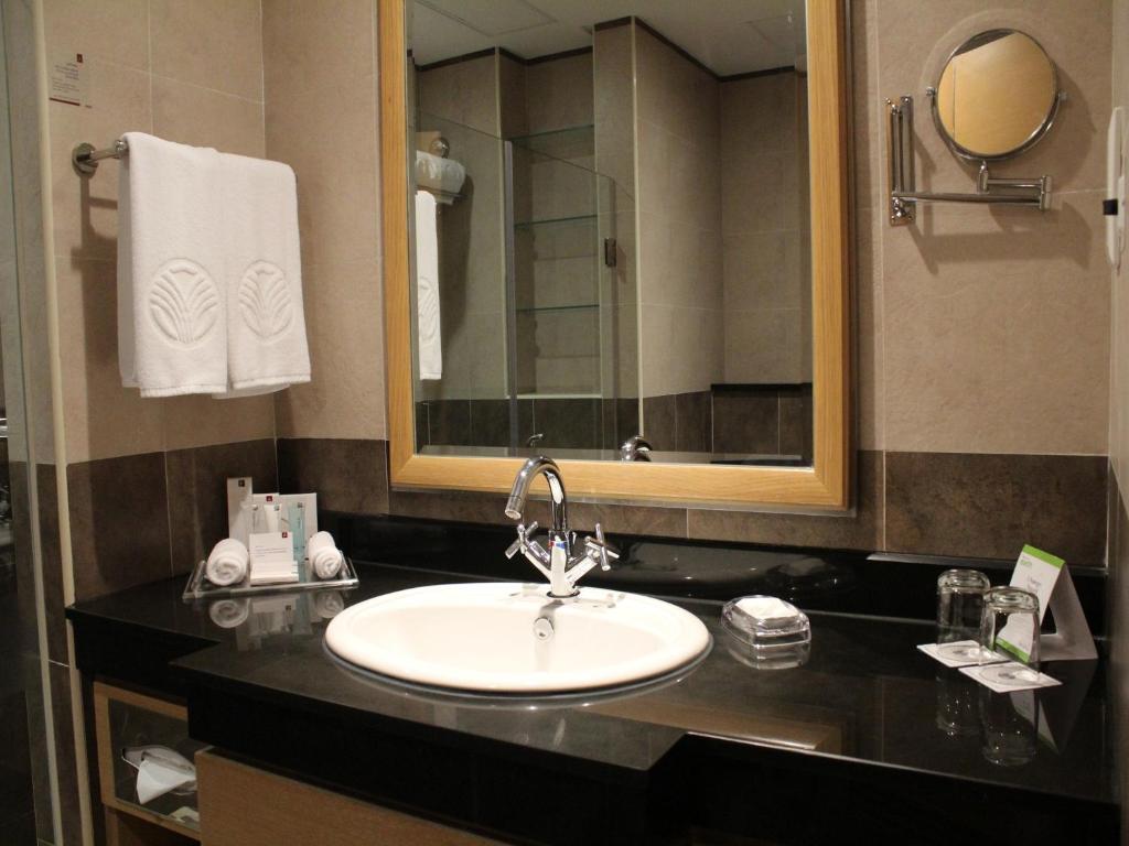 Suite Room - King Bed