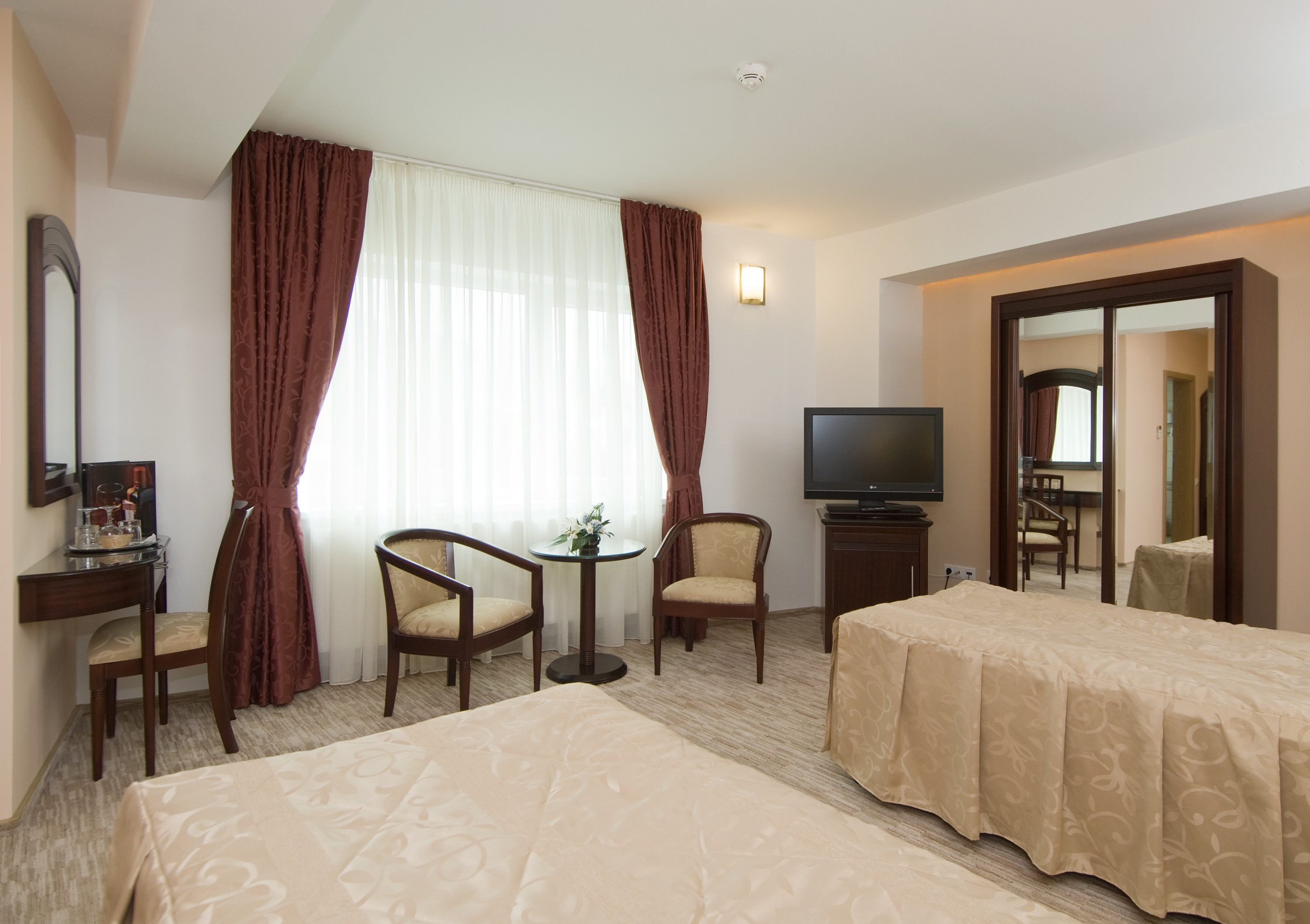 Deluxe Twin Room 4* in Ambient Hotel , 27 Iuliu Maniu, Brasov, Romania