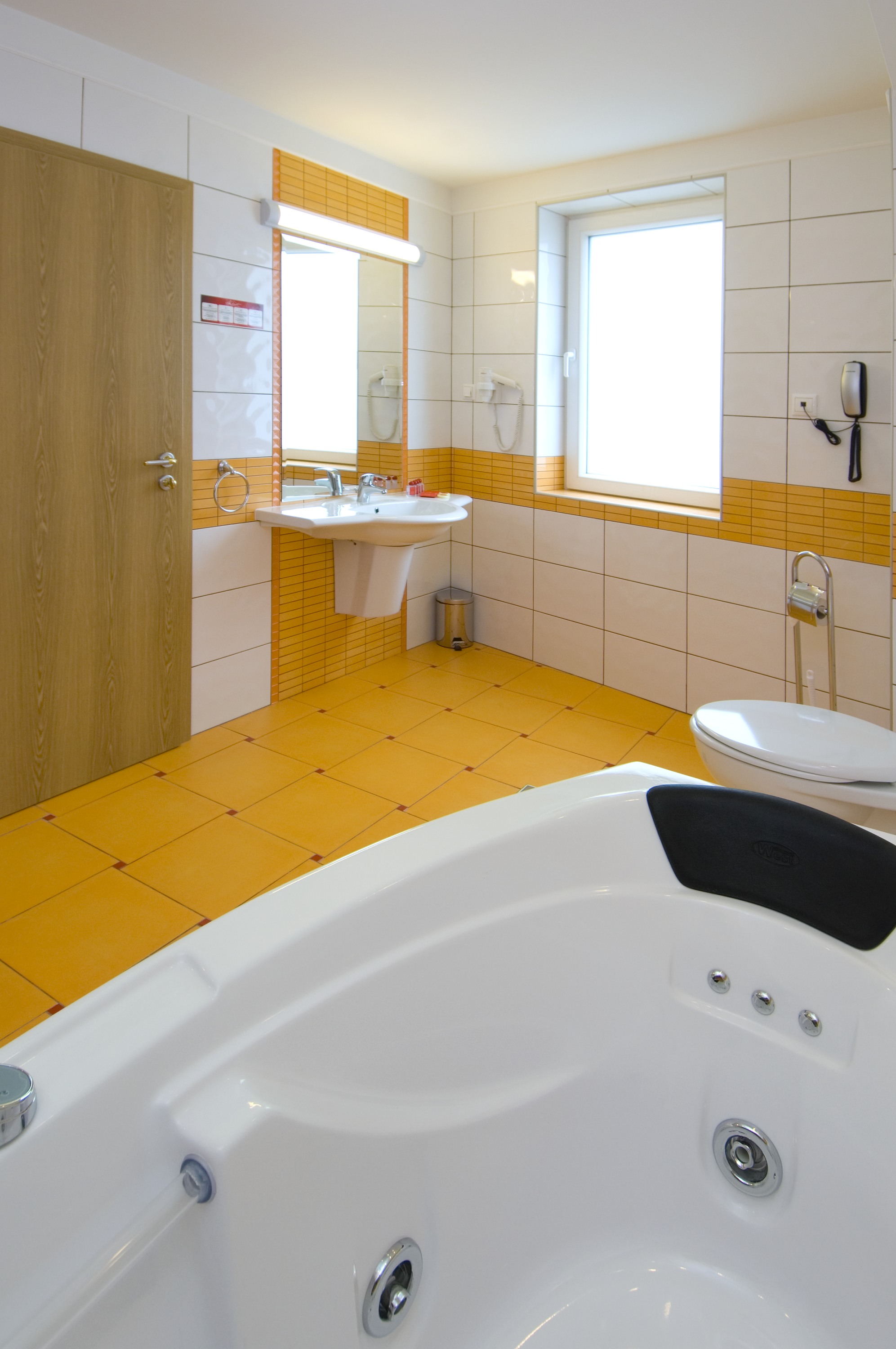Duplex Suite 4* in Ambient Hotel , 27 Iuliu Maniu, Brasov, Romania