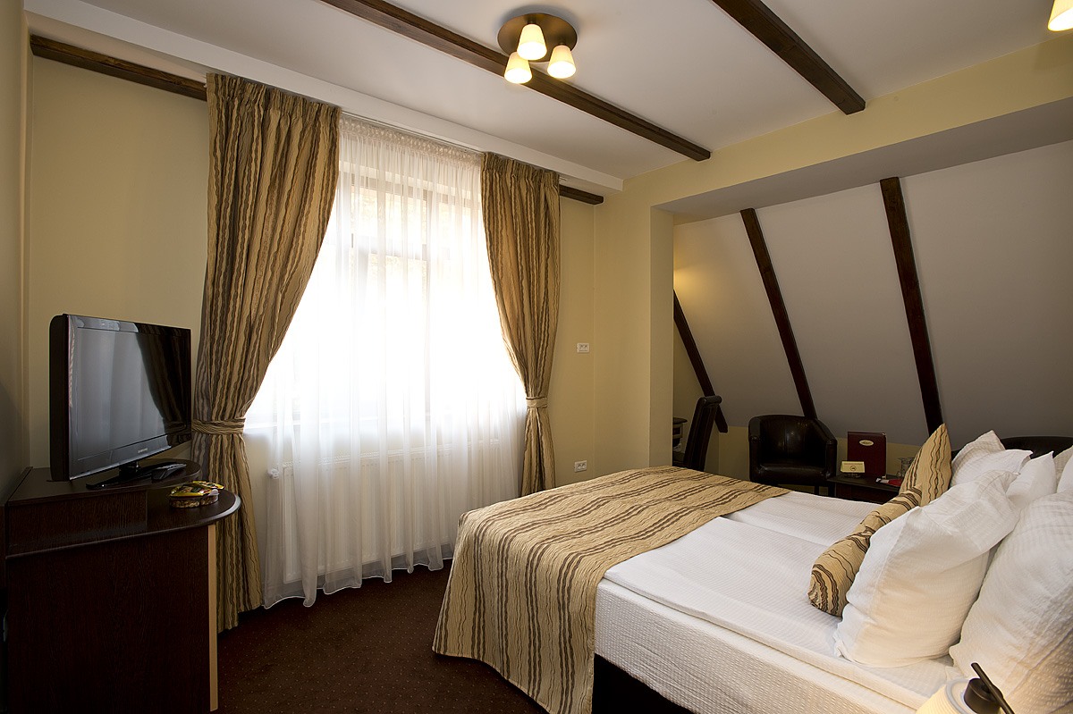 Double Room 3* in Ambient Pension , 62 Iuliu Maniu, Brasov, Romania