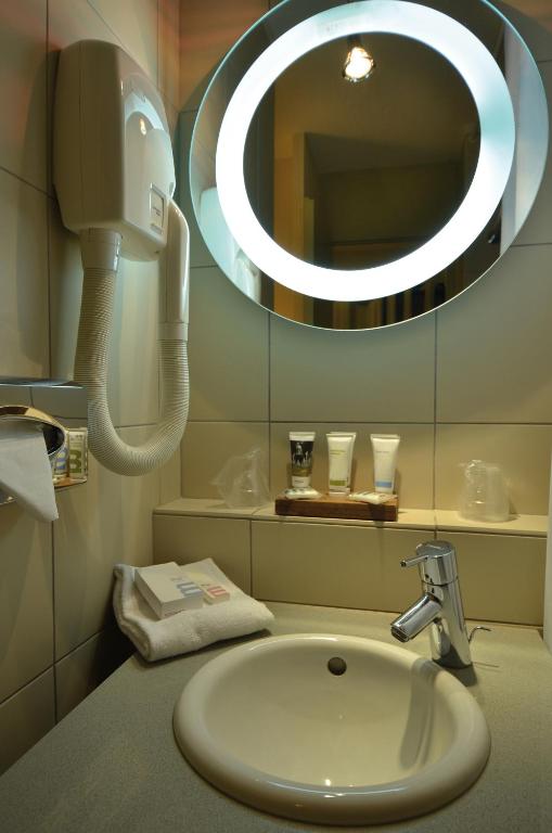 Comfort room for 3 persons with slope view
