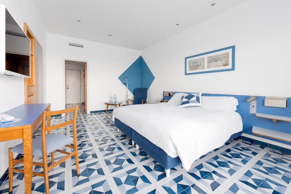 Deluxe Double or Twin Room with Sea View