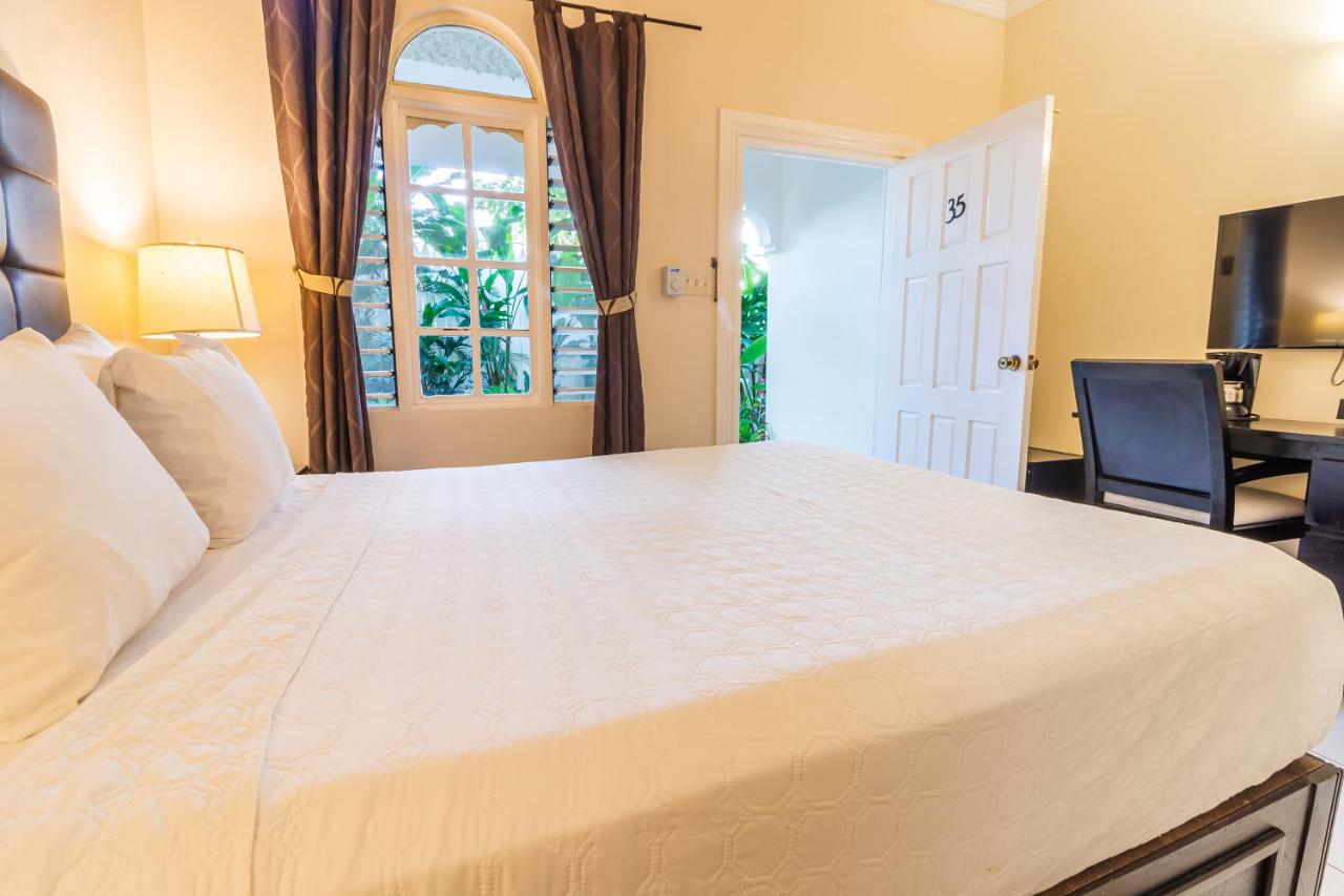 Travellers Beach Resort
