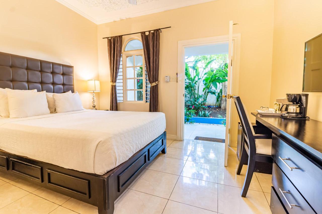 Travellers Beach Resort