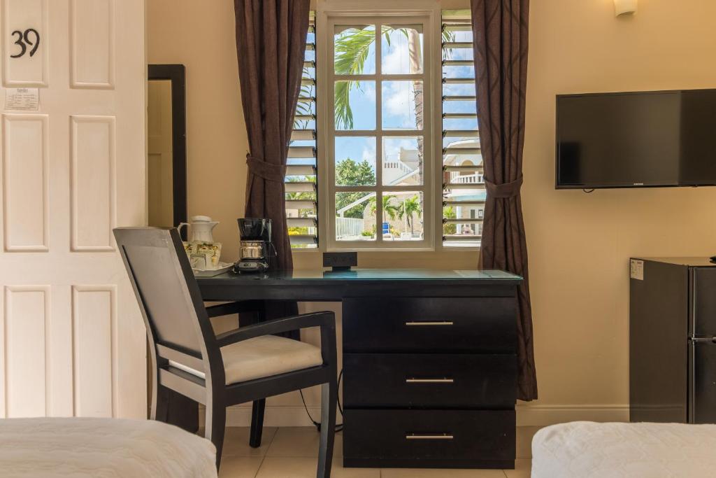 Standard Room with Two Double Beds